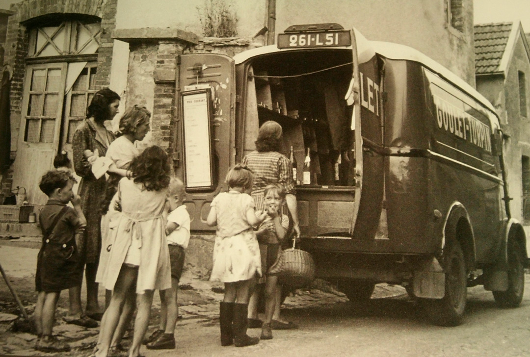 vintage-photos-drinking-wine-in-the-1950s-wine-folly