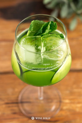 cucumber-mint-champagne-cocktail-fizz